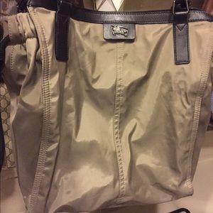 Burberry buckleigh tote